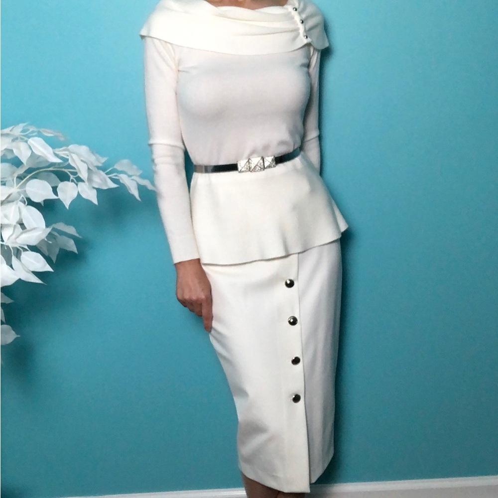 ⭐️NEW⭐️White House Black Market (WHBM) Elegant Cream Skirt with Button Detail